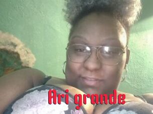 Ari_grande