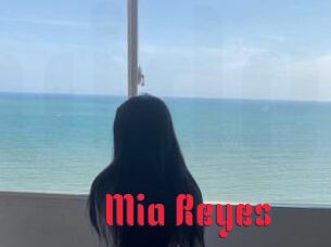 Mia_Reyes