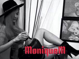 MoniqueM