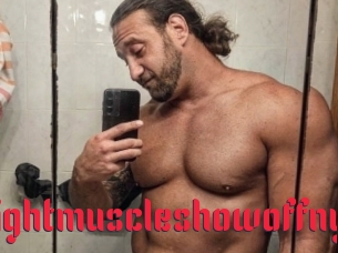 straightmuscleshowoffny Video Extrait